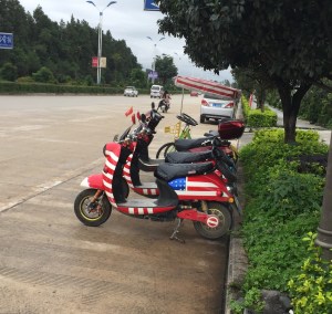 Scooter spotted on the way to the Three Pagodas