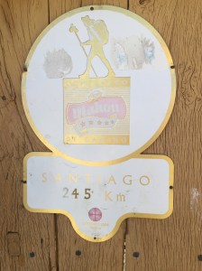 Distance sign at Murias de Rechivaldo